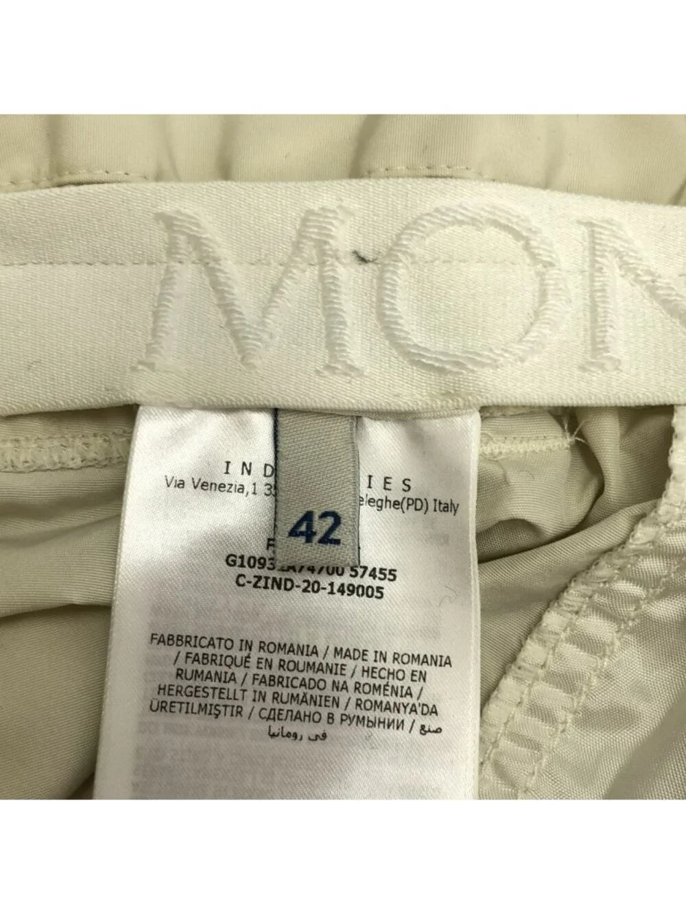 Moncler White Plantalone Nylon Pleated Shorts 42